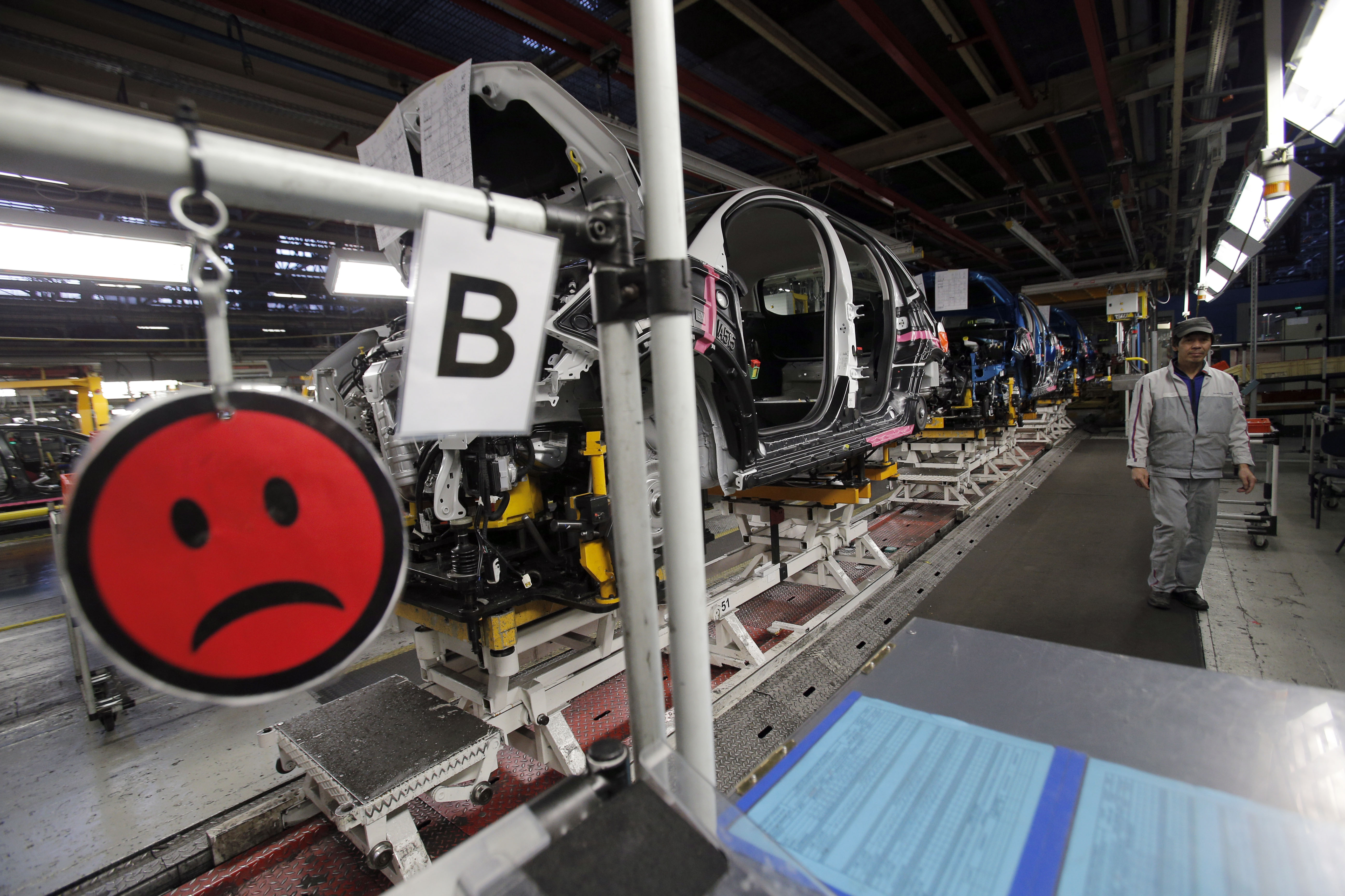 Την προσωρινή αναστολή σχεδίου απολύσεων της Peugeot ζητά γαλλικό δικαστήριο